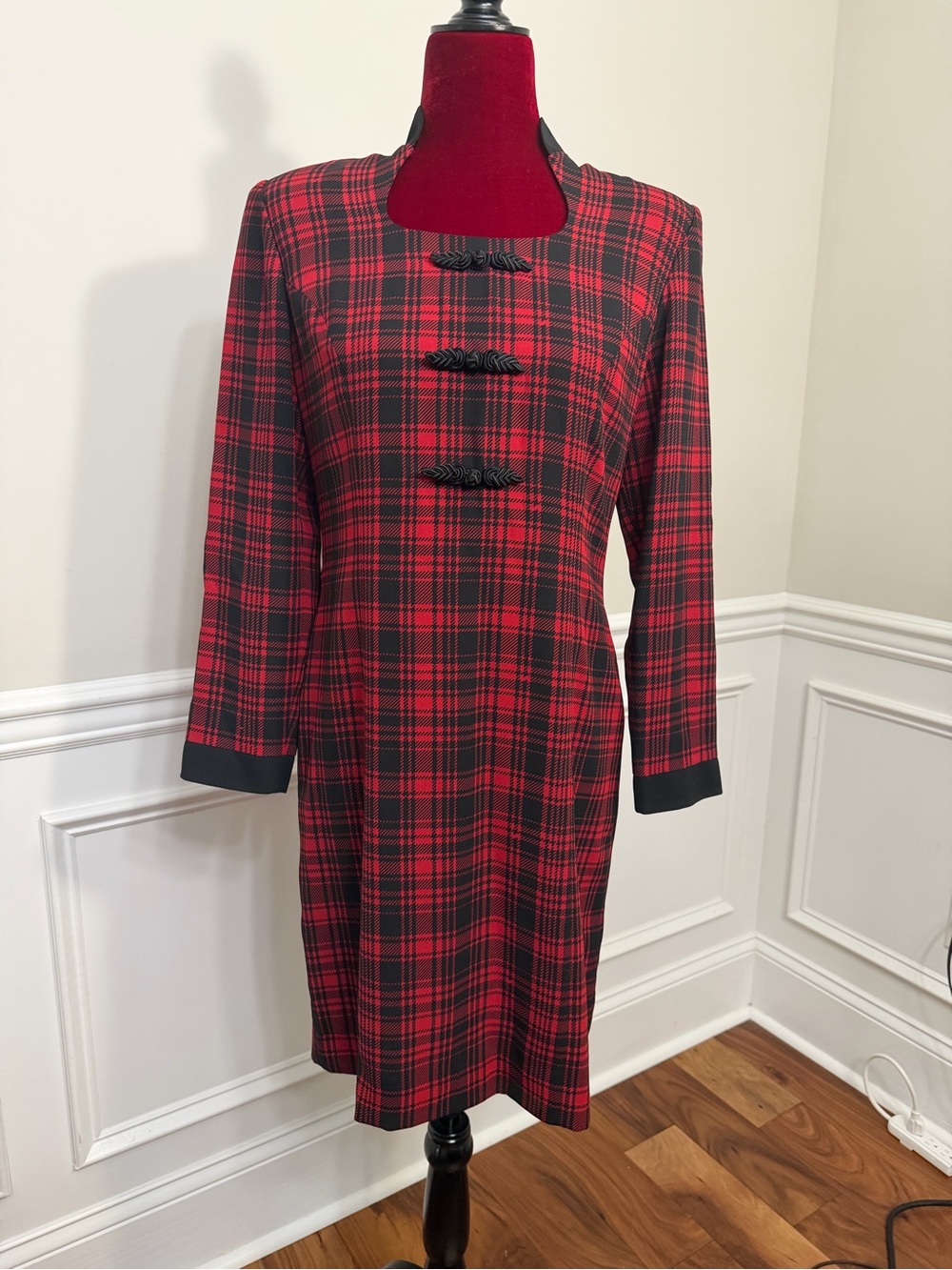 Vintage Chaus Petite Plaid Dress Red Black Tartan Frog Closure Sheath